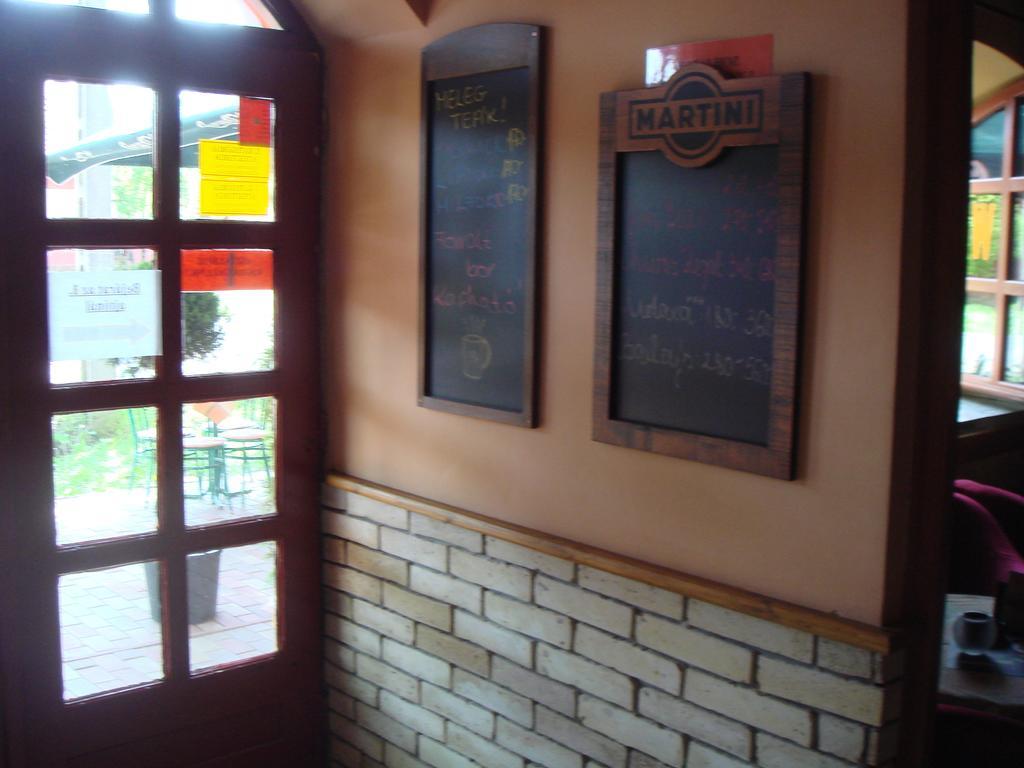 Nagyszenas Platan Panzio B&B 외부 사진